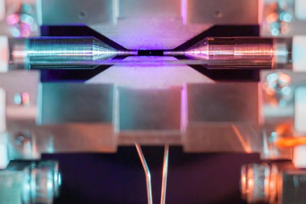 Ion-trap image showing a single atom trapped in a magnetic field